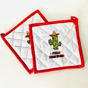 NEW ANTHROPOLOGIE Red White Feliz Navidad Cactus Christmas Holiday Pot Holders 2